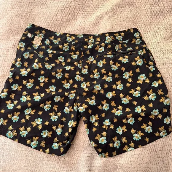 J.Crew 6.5" Tab Swim Short. Never Been Worn/ With Tags Size 33" Black Floral - Picture 2 of 7